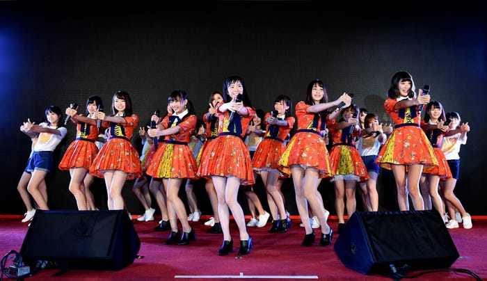 お披露目イベントの様子/ AKB48 Team TP 正式成員&研究生一起表演「戀愛幸運餅乾」(C)AKB48 Team TP