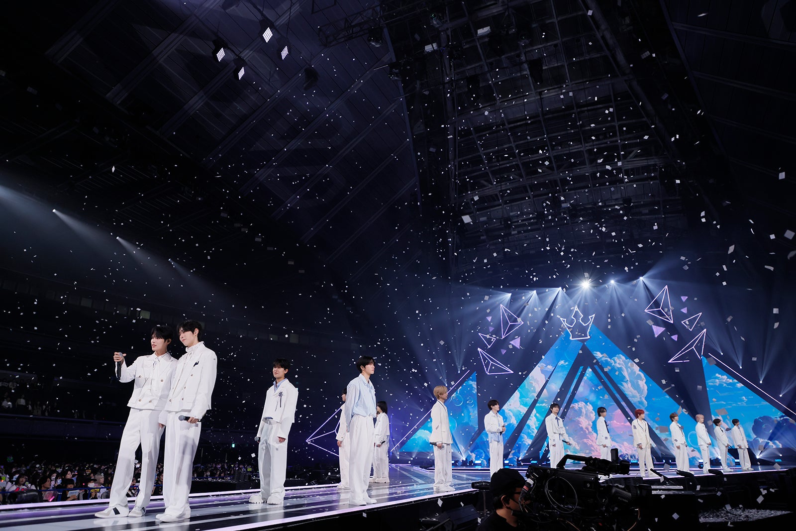 「Run Again」パフォーマンスの様子（C）PRODUCE 101 JAPAN 新世界