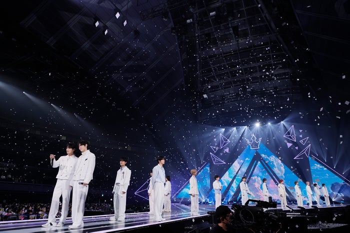 「Run Again」パフォーマンスの様子（C）PRODUCE 101 JAPAN 新世界