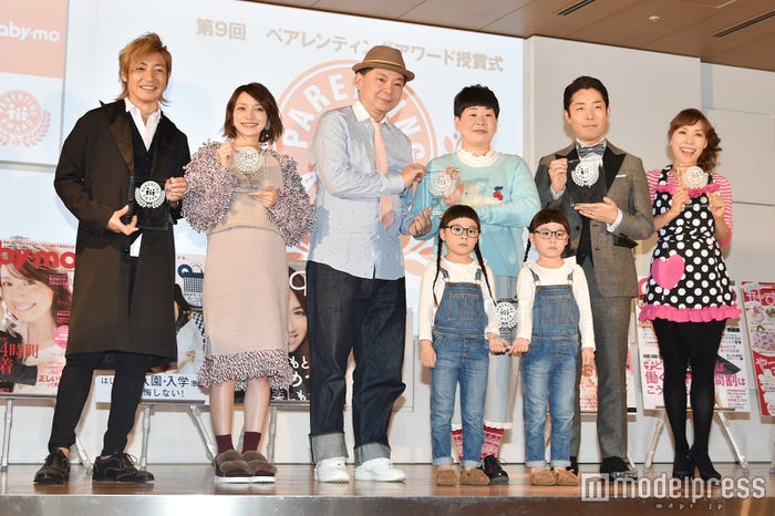 (左から)つるの剛士、後藤真希、鈴木おさむ氏、大島美幸、りんあんちゃん、中田敦彦、みきママ (C)モデルプレス