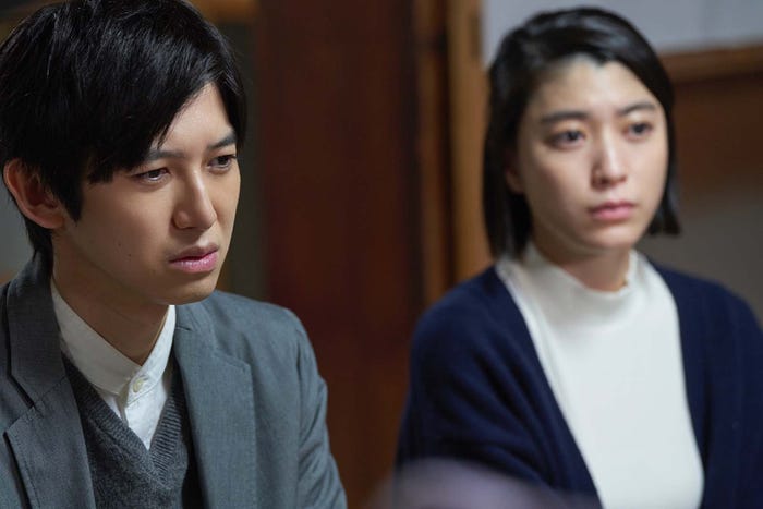 本郷奏多、成海璃子「アイのない恋人たち」最終話より(C)ABCテレビ