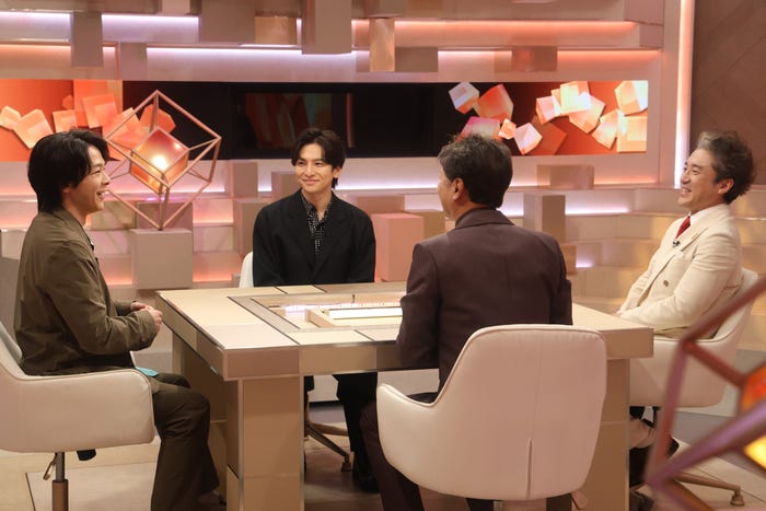 中村倫也、生田斗真、中居正広、ムロツヨシ(C)フジテレビ
