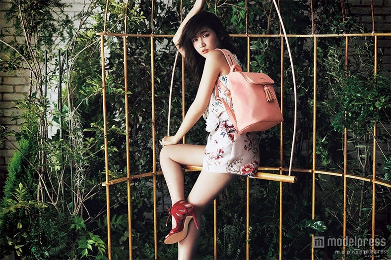 紗栄子、SEXY太ももあらわに悩殺　白い柔肌に釘付け