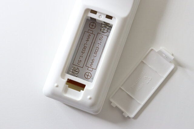 ダイソーの単四電池で動くR-3