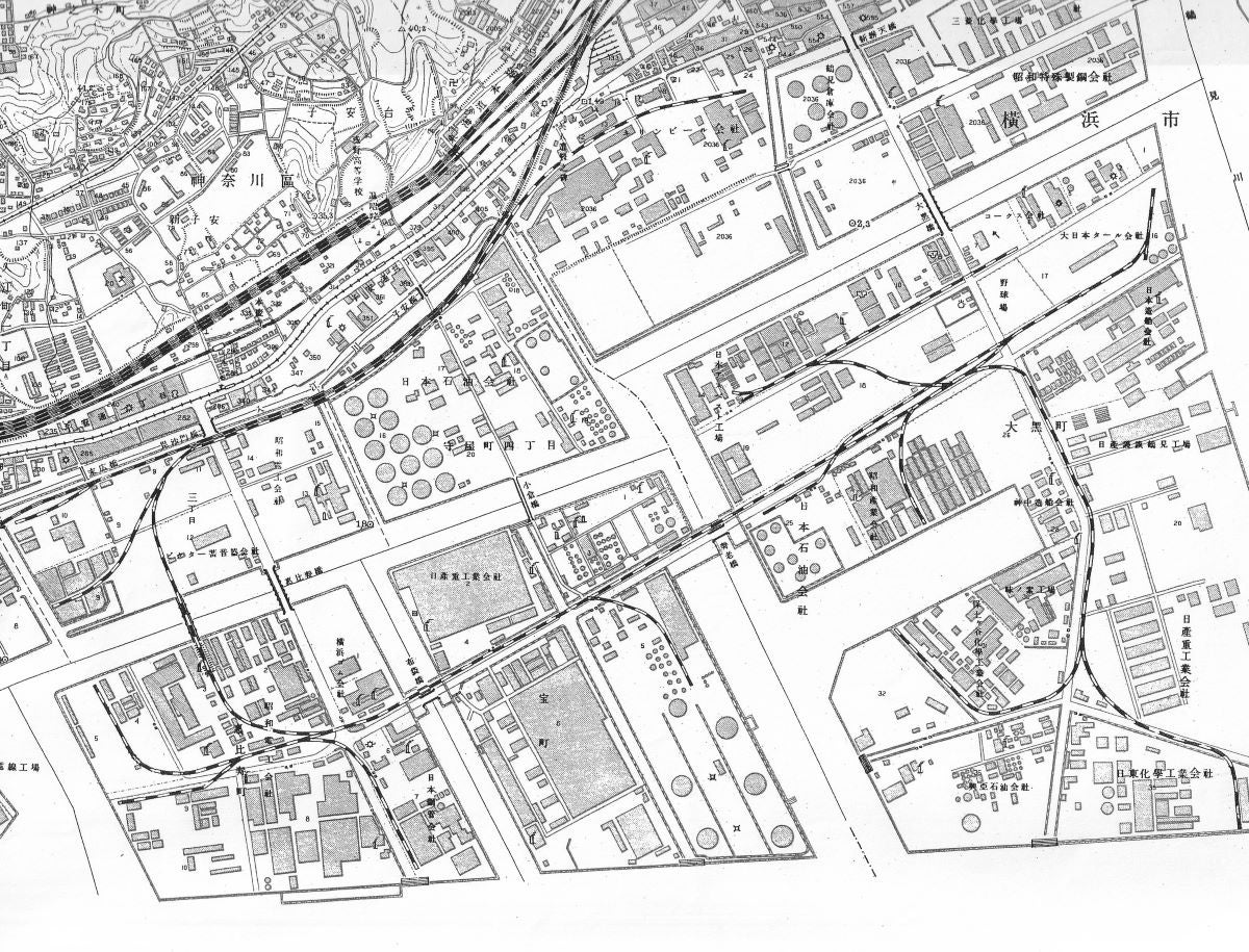 1954（昭和29）年発行の生麦エリアの地形図。中央上で東海道線から高島線が分岐し、さらに入江駅で新興線が分岐。新興線から多くの専用線が分岐している（出典：国土地理院地形図）