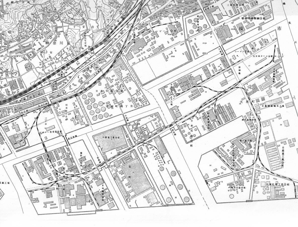 1954（昭和29）年発行の生麦エリアの地形図。中央上で東海道線から高島線が分岐し、さらに入江駅で新興線が分岐。新興線から多くの専用線が分岐している（出典：国土地理院地形図）