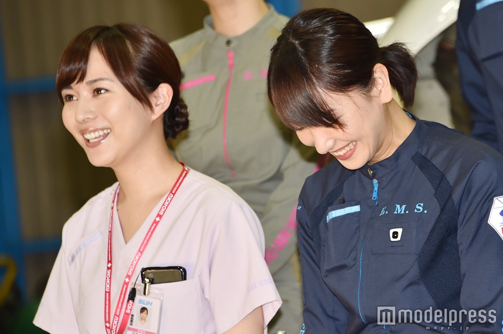 比嘉愛未、新垣結衣 （C）モデルプレス