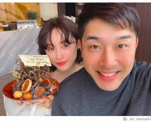 高橋愛&あべこうじ、幸せオーラ全開ショットに「憧れ」「最高の夫婦」 サプライズプレゼントにも反響