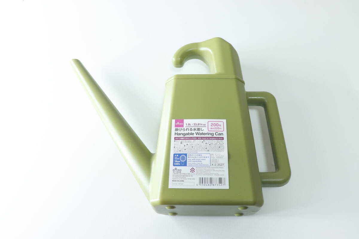 緑色のダイソー「掛けられる水差し」
