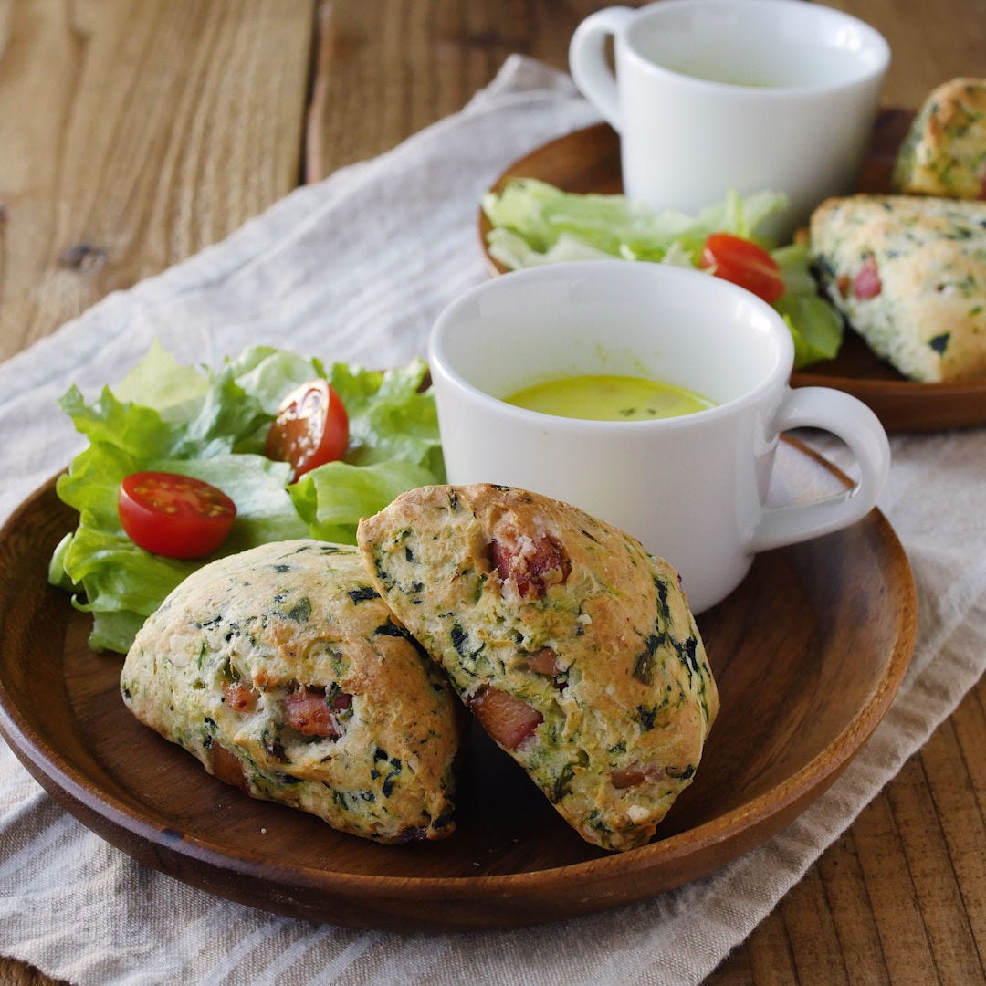 朝食にぴったり。ベーコンとほうれん草のスコーン