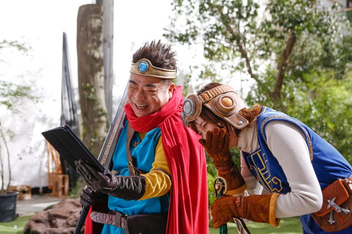 出川哲朗、本田翼(C)2015, 2016 ARMOR PROJECT/BIRD STUDIO/SQUARE ENIX All Rights Reserved.