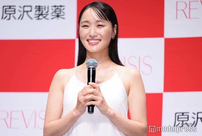 菅井友香(C)モデルプレス