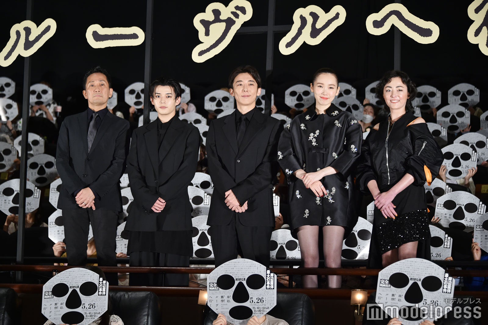 （左から）渡辺一貴監督、長尾謙杜、高橋一生、飯豊まりえ、美波（C）モデルプレス