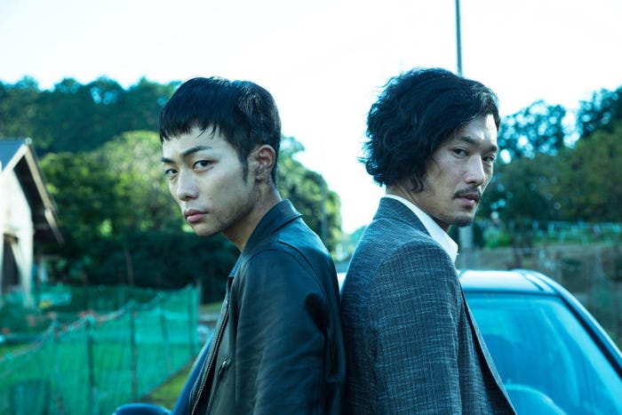 (左から)田中俊介、淵上泰史/映画「ダブルミンツ」より(C)2017「ダブルミンツ」製作委員会 (C)中村明日美子/茜新社