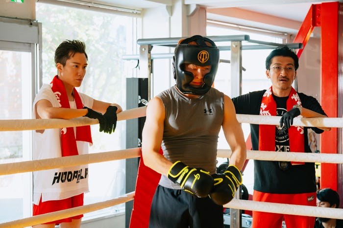 椿泰我、山下永玖「レッドブルー」第2話(C)「レッドブルー」製作委員会・MBS(C)波切敦/小学館