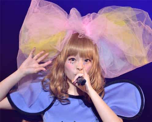 きゃりーぱみゅぱみゅ、“パイ毛”TシャツでカワイイLIVE