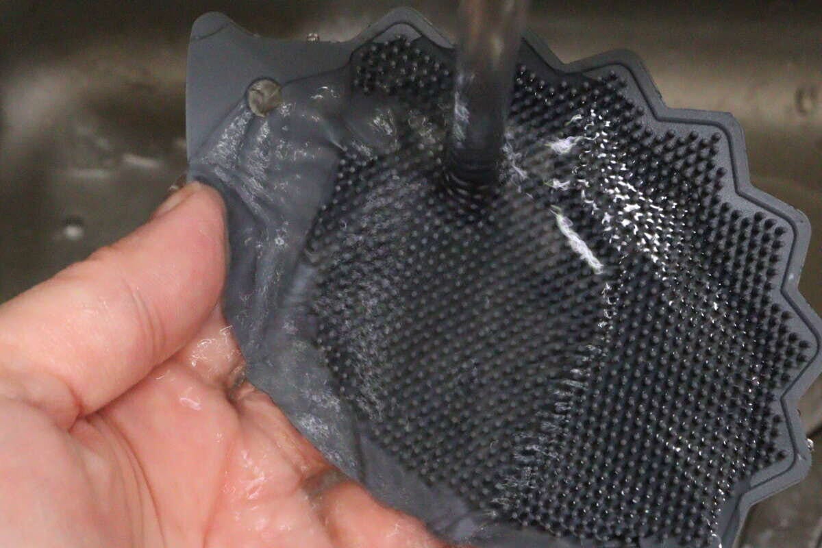 シリコーンキッチンブラシ(ハリネズミ、モノトーン) お手入れ シリコーンキッチンブラシ(ハリネズミ、モノトーン) お手入れ