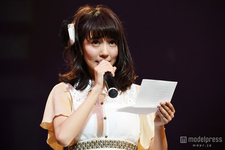 手紙を読み上げるリーダー・荻野可鈴