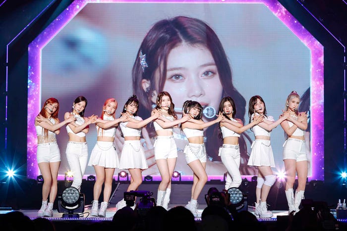 Kep1er(左から)ヨンウン、ユジン、イェソ、マシロ、シャオティン、ヒカル、ダヨン、チェヒョン、ヒュニンバヒエ/撮影:上山陽介、木村泰之(提供写真)