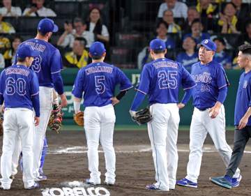 中日大逆転で3連敗 最大7点リード逃げ切れず九回サヨナラ負け 井上監督呆然 7-0の七回に暗転 先発マラーが6回2／3を4失点で降板、八回に追いつかれる
