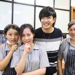 （左から3人目）田村侑久（C）2018「キスできる餃子」製作委員会