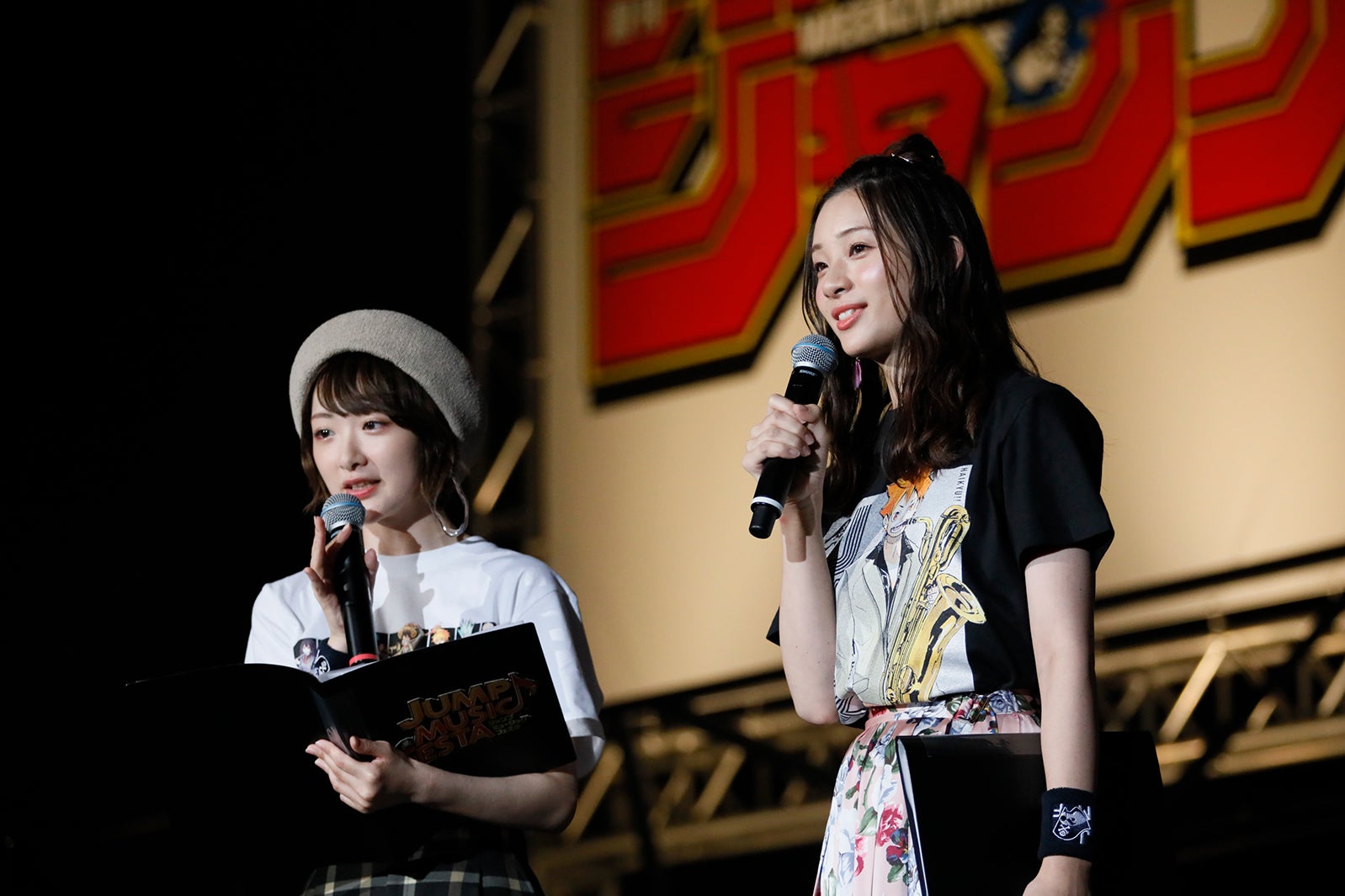 生駒里奈、足立梨花（C）JUMP 50th Anniversary（C）JUMP 50th Anniversary