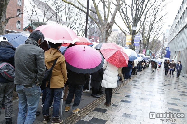 長蛇の列ができる「little Tomo SHOP」