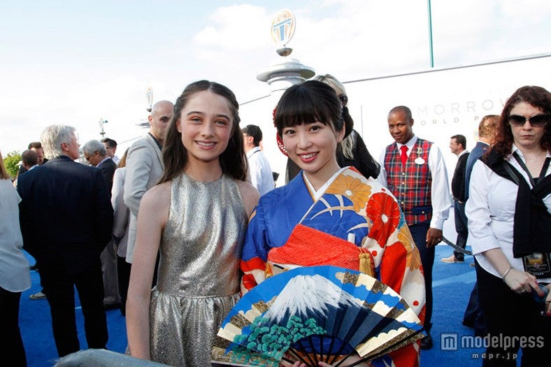 ラフィー・キャシディと志田未来（C）2015 Disney Enterprise，inc．All Rights Reserved．