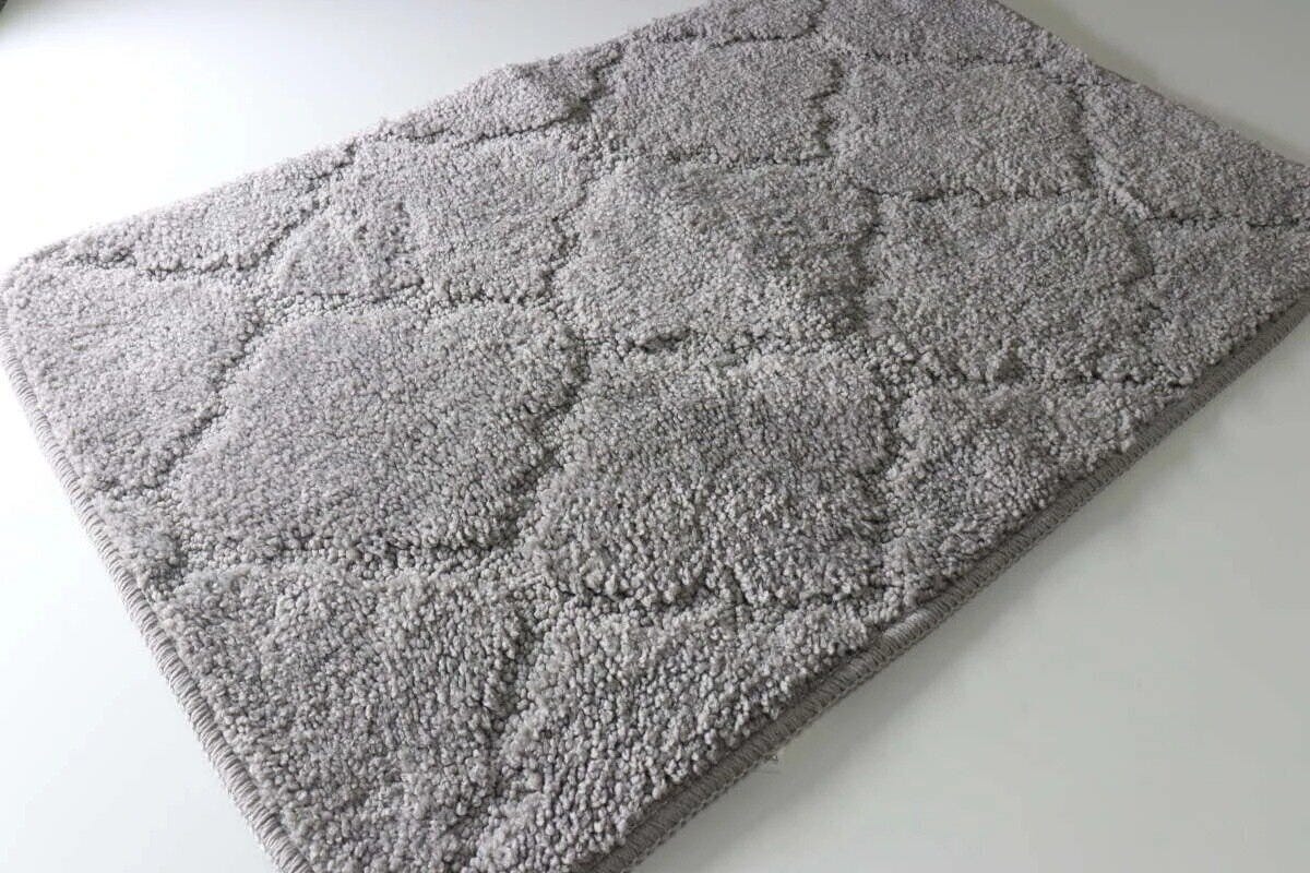ダイソー　フロアマット（モロッカン、無地）