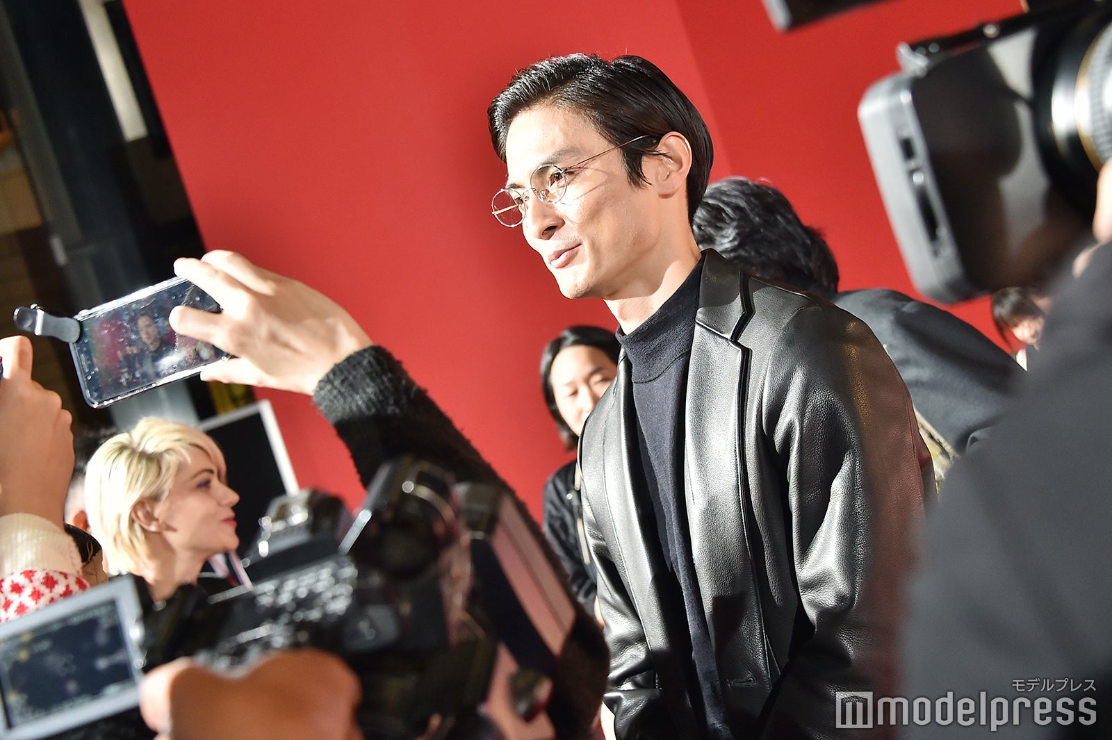 取材を受ける高良健吾（C）モデルプレス