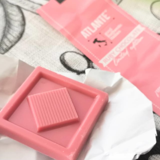 かわいいピンク色のルビーチョコレート