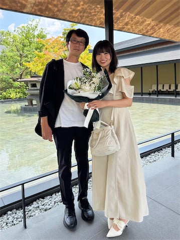 27歳差婚の元アイドル、25歳誕生日に50代夫と2ショット「何歳になっても愛する旦那さんとラブラブで」