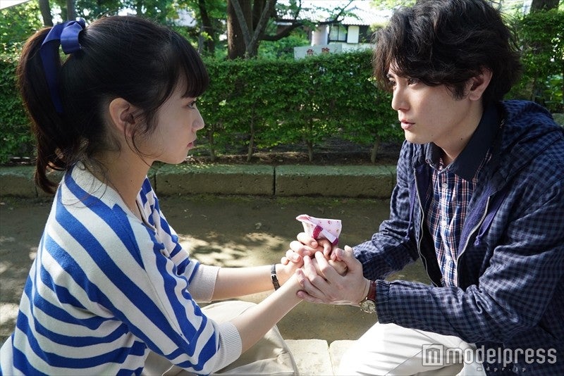 （左から）小松菜奈、間宮祥太朗（C）2016 森本梢子／集英社・映画「高台家の人々」製作委員会・BeeTV