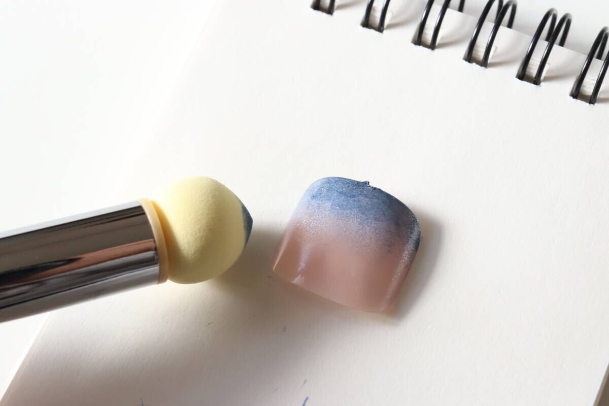 ダイソーのネイルアートスポンジブラシでネイルチップを作る