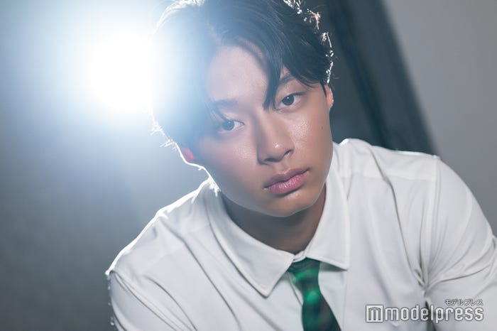 モデルプレスのインタビューに応じた榎田一王くん(C)モデルプレス