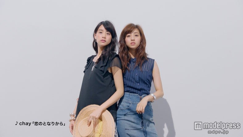 専属モデルの山本美月＆堀田茜が出演するCMカット