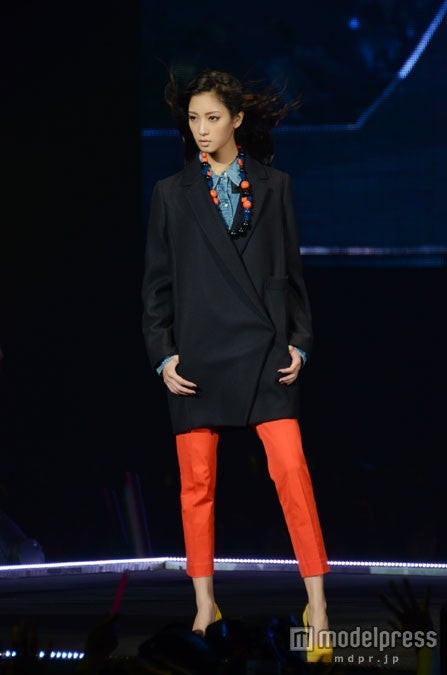 「DURAS」ステージに登場した菜々緒