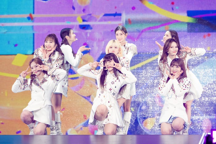 NiziU「NiziU Live with U 2022 “Light it Up”」東京公演/撮影:田中聖太郎(提供写真)