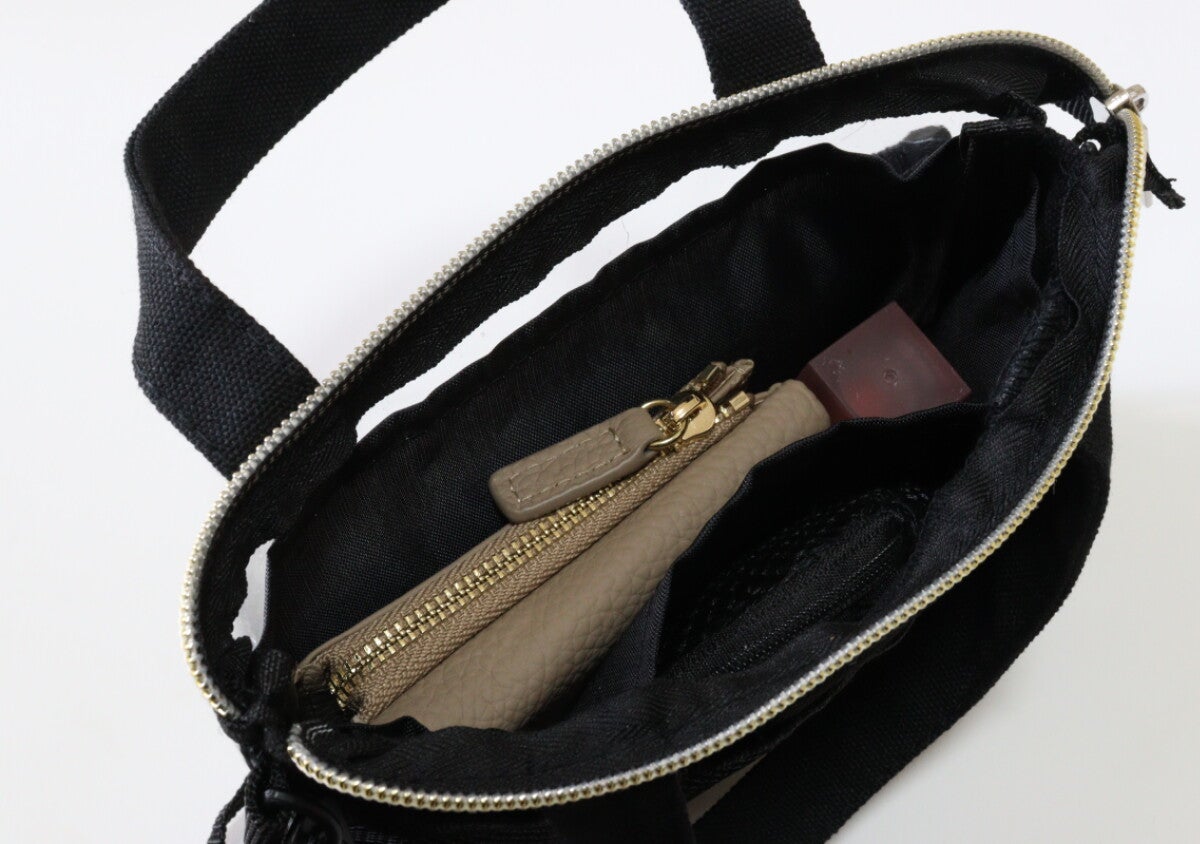 毎回出し入れが面倒だった…高機能で使いやすい100均黒バッグ