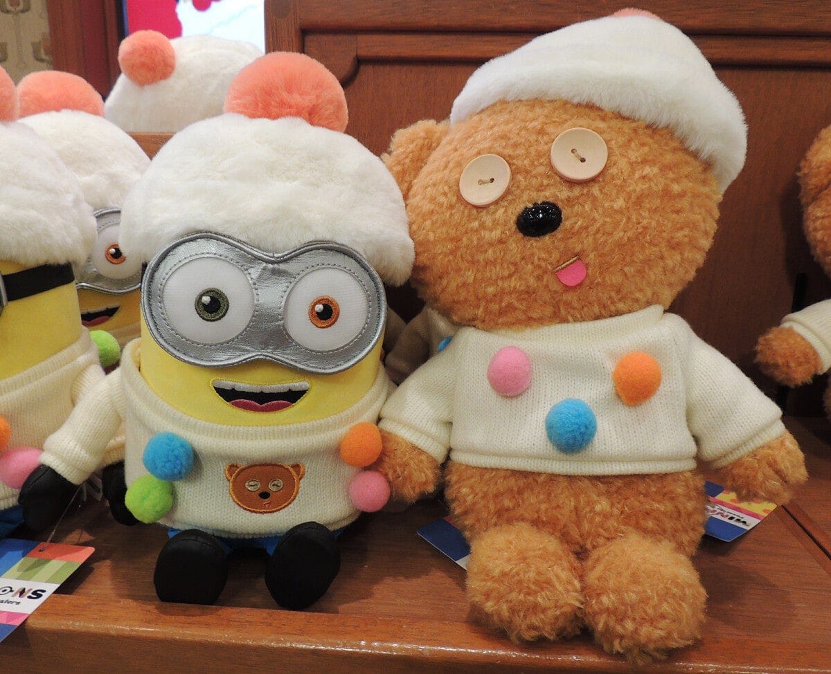 ボブとティムのぬいぐるみ。ニット帽はお揃いです