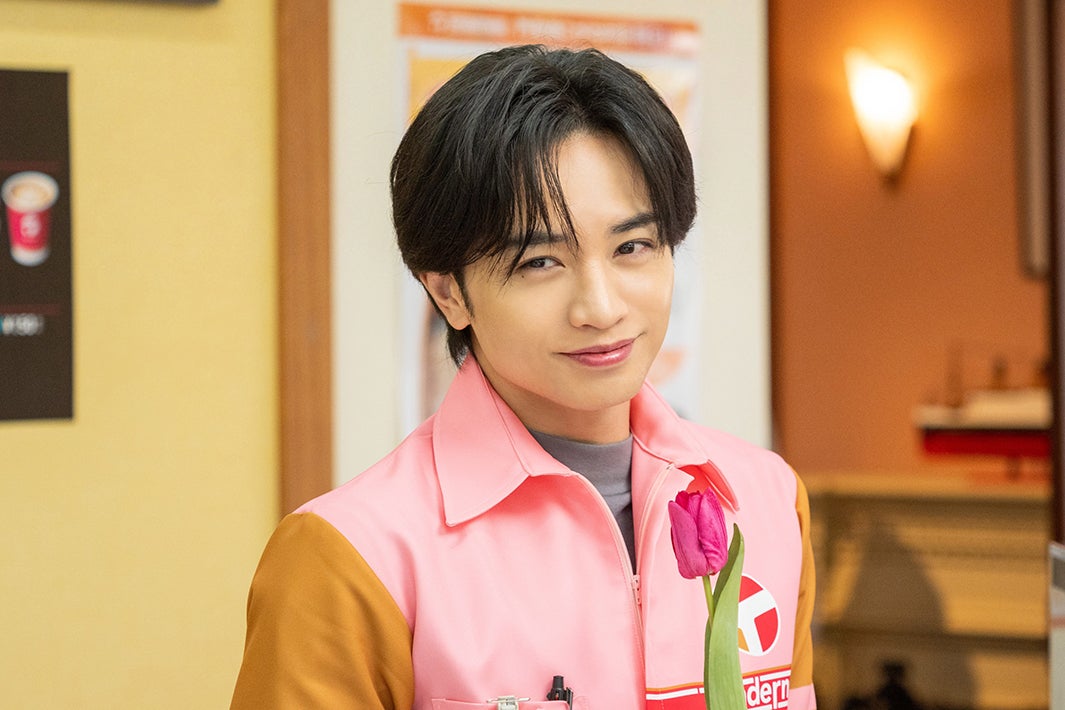 中島健人「コンビニ兄弟 テンダネス門司港こがね村店」志波三彦役ビジュアル（C）NHK