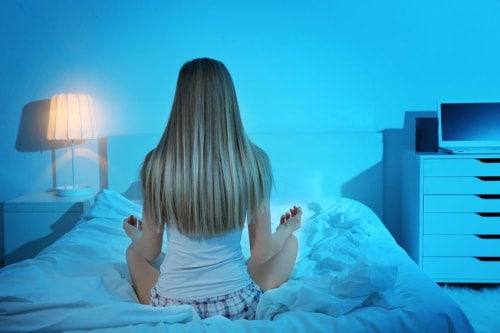 眠りの質を上げるヨガポーズ