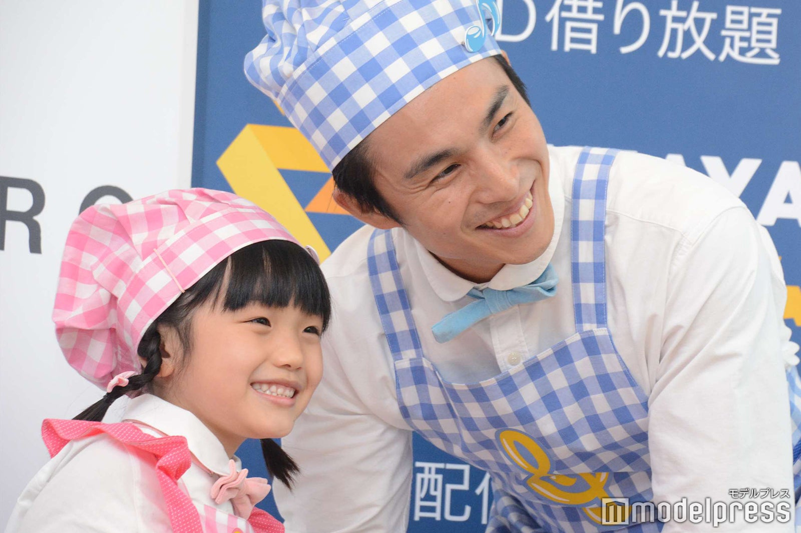 山崎莉里那、中尾明慶 （C）モデルプレス