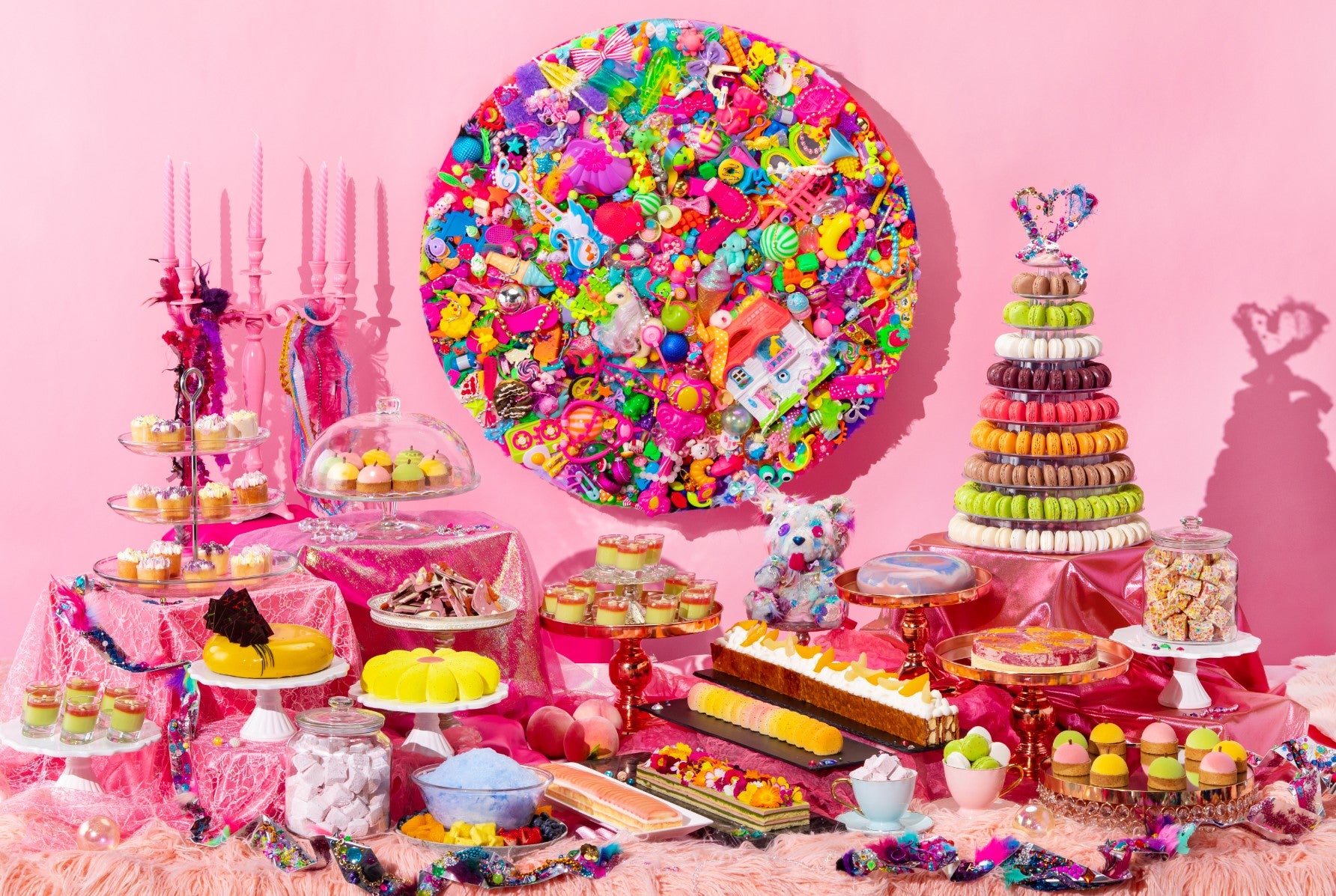 コンラッド大阪でピーチスイーツビュッフェ、桃や花をイメージした色彩豊かなタルトやムース