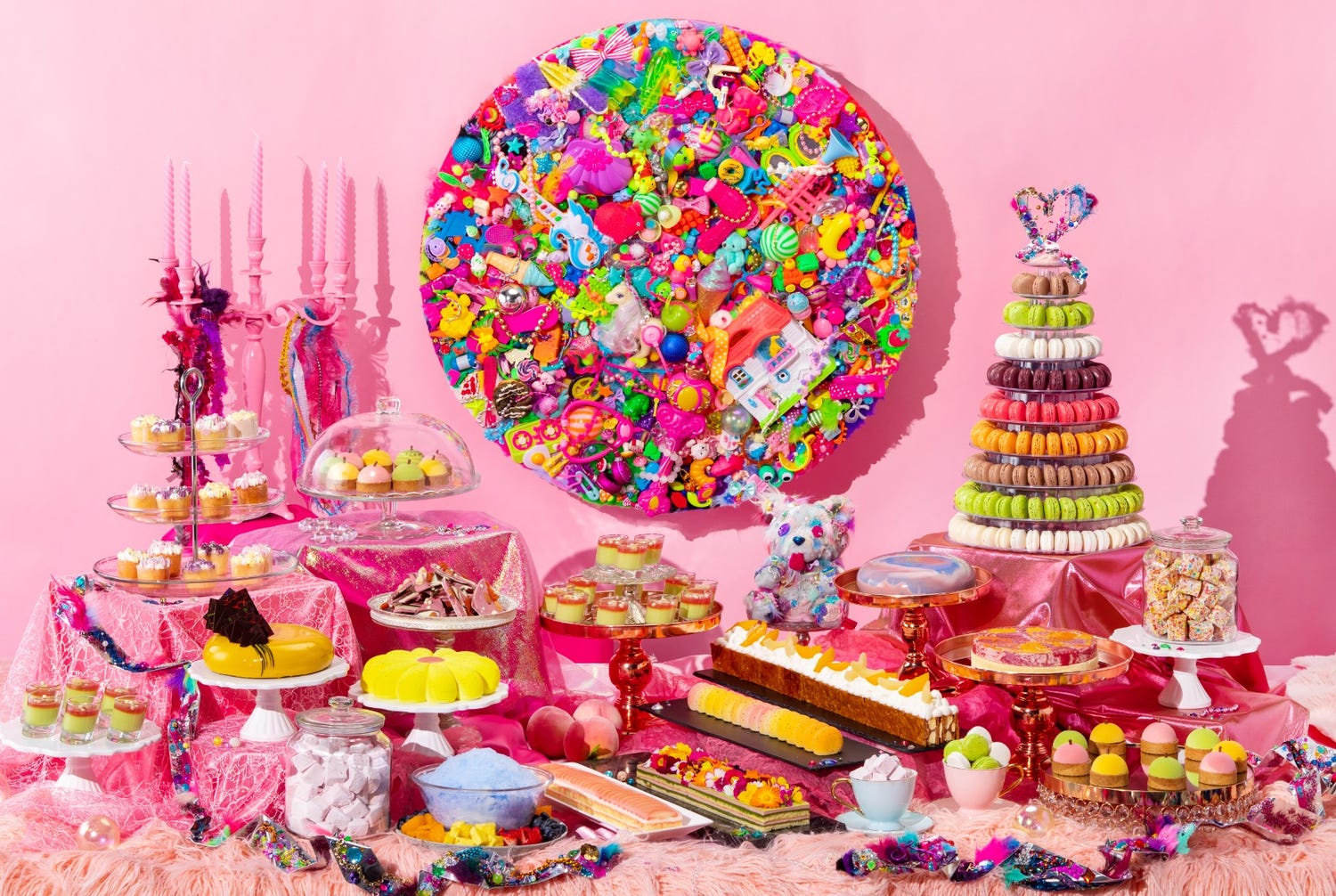 コンラッド大阪でピーチスイーツビュッフェ、桃や花をイメージした色彩豊かなタルトやムース