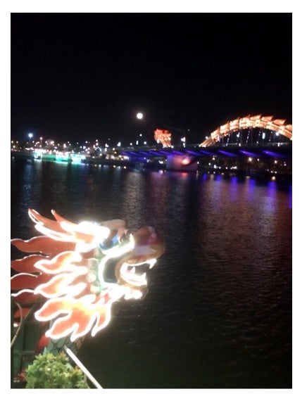 ドラゴンを模したロン橋／矢口真里オフィシャルブログ（Ameba）より