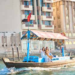 風を切って気分はアラブの船乗り(C)モデルプレス