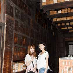 壁一面を木製の引き出しが埋め尽くす 江戸東京たてもの園 / 武居三省堂(C)モデルプレス