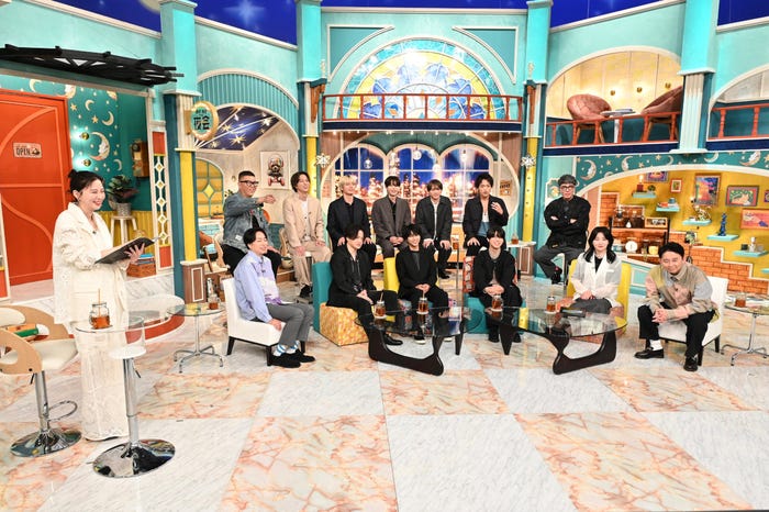 (後列左から)長谷川忍、寺西拓人、篠塚大輝、橋本将生、猪俣周杜、原嘉孝、小木博明(前列左から)河北麻友子、櫻井翔、菊池風磨、佐藤勝利、松島聡、大橋未歩、有吉弘行(C)TBS