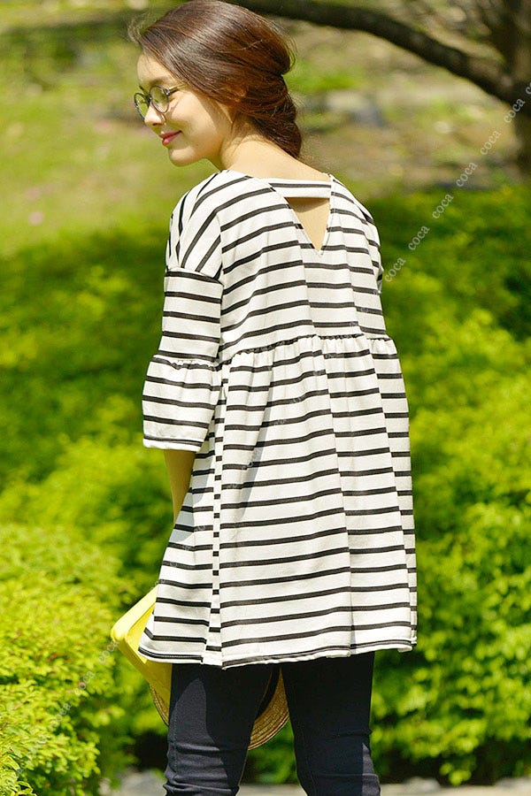 袖フレアのボーダーVネックトップス「coca」2,490円(税込)